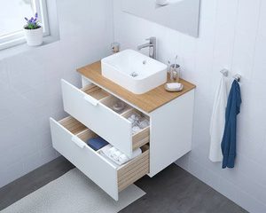 ﻿ Skříňka pod umyvadlo je ideálním místem pro uložení koupelnových potřeb.